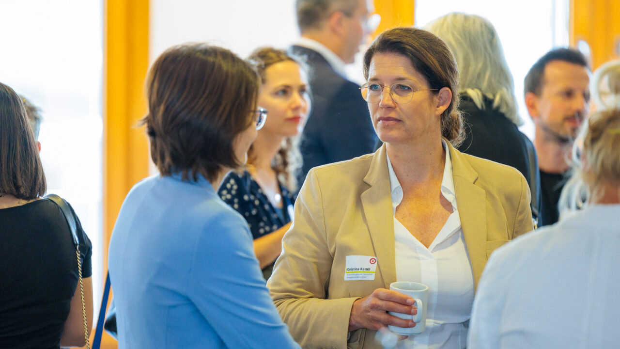 Frau Susanne Müller - BDA im Gespräch mit Frau Christina Ramb (Mitglied der Hauptgeschäftsführung der Bundesvereinigung der Deutschen Arbeitgeberverbände (BDA).